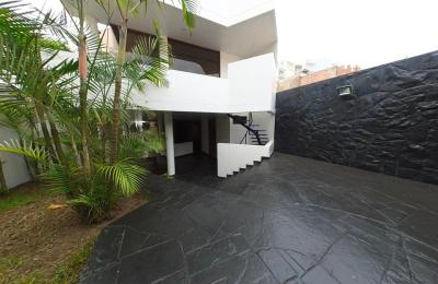 ALQUILER DE LINDA CASA DE 3 PISOS EN PIMENTEL